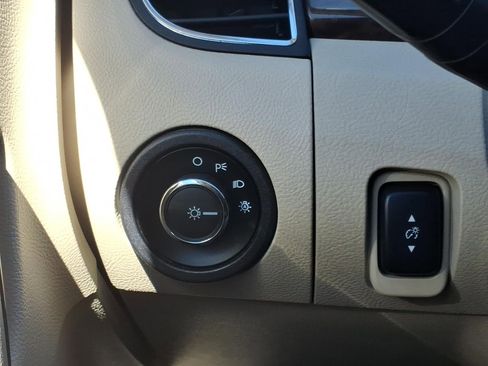 Used 2016 Ford Taurus Limited FWD image 30