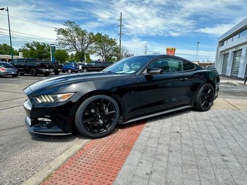 Used 2017 Ford Mustang GT Premium w/ Black Accent Package RWD image 3