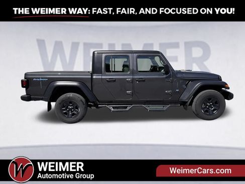 Used 2024 Jeep Gladiator Sport AWD/4WD image 7