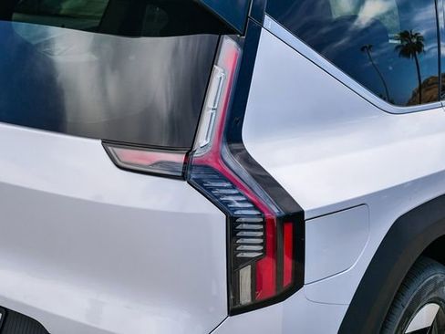 New 2026 Kia EV9 Wind image 8