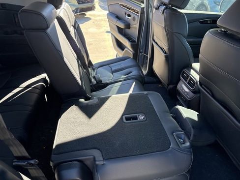 Certified 2024 Honda Pilot Touring image 15