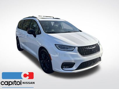 Used 2025 Chrysler Pacifica Limited