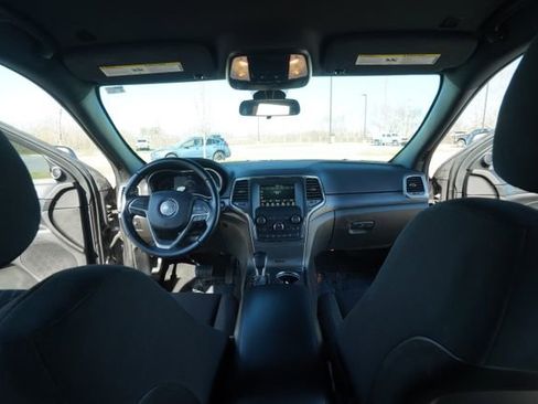 Used 2021 Jeep Grand Cherokee Laredo image 24