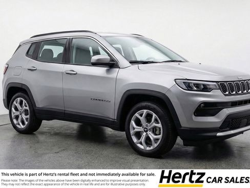 Used 2025 Jeep Compass Latitude image 1
