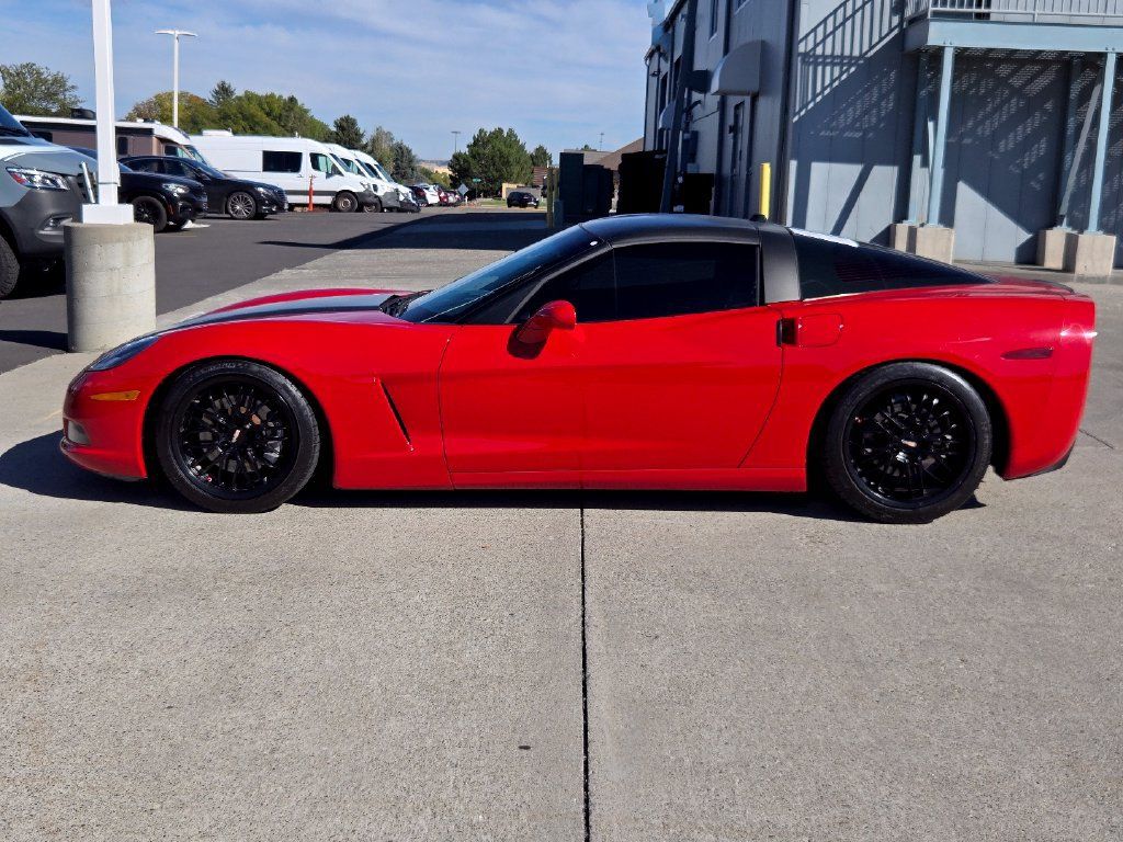 Used 2005 Chevrolet Corvette Coupe w/ Preferred Equipment Group RWD image 40