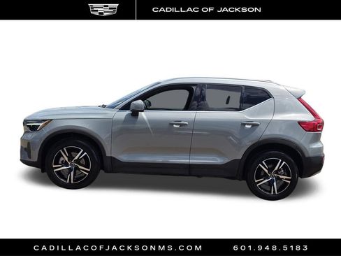 Used 2024 Volvo XC40 B5 Core image 8
