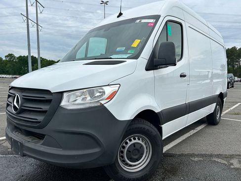 Used 2023 Mercedes-Benz Sprinter 2500 image 2