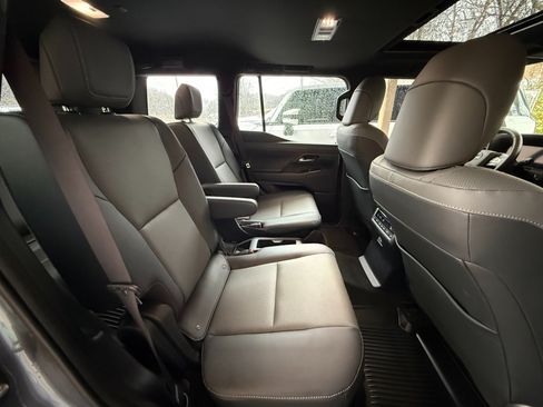 Used 2025 Lexus GX 550 w/ Accessory Package (2T) AWD/4WD image 19