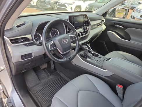 Used 2022 Toyota Highlander XLE image 15