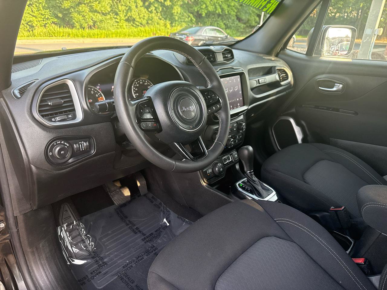 Used 2021 Jeep Renegade Latitude w/ Luxury Group II AWD/4WD image 10