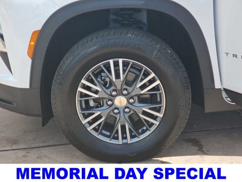 New 2026 Chevrolet Traverse LT w/ Sun and Wheel Package FWD image 36