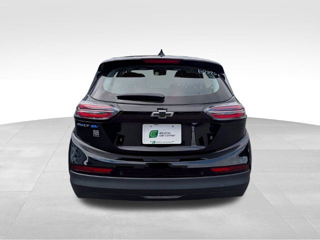 Used 2023 Chevrolet Bolt LT w/ Infotainment Package FWD image 6