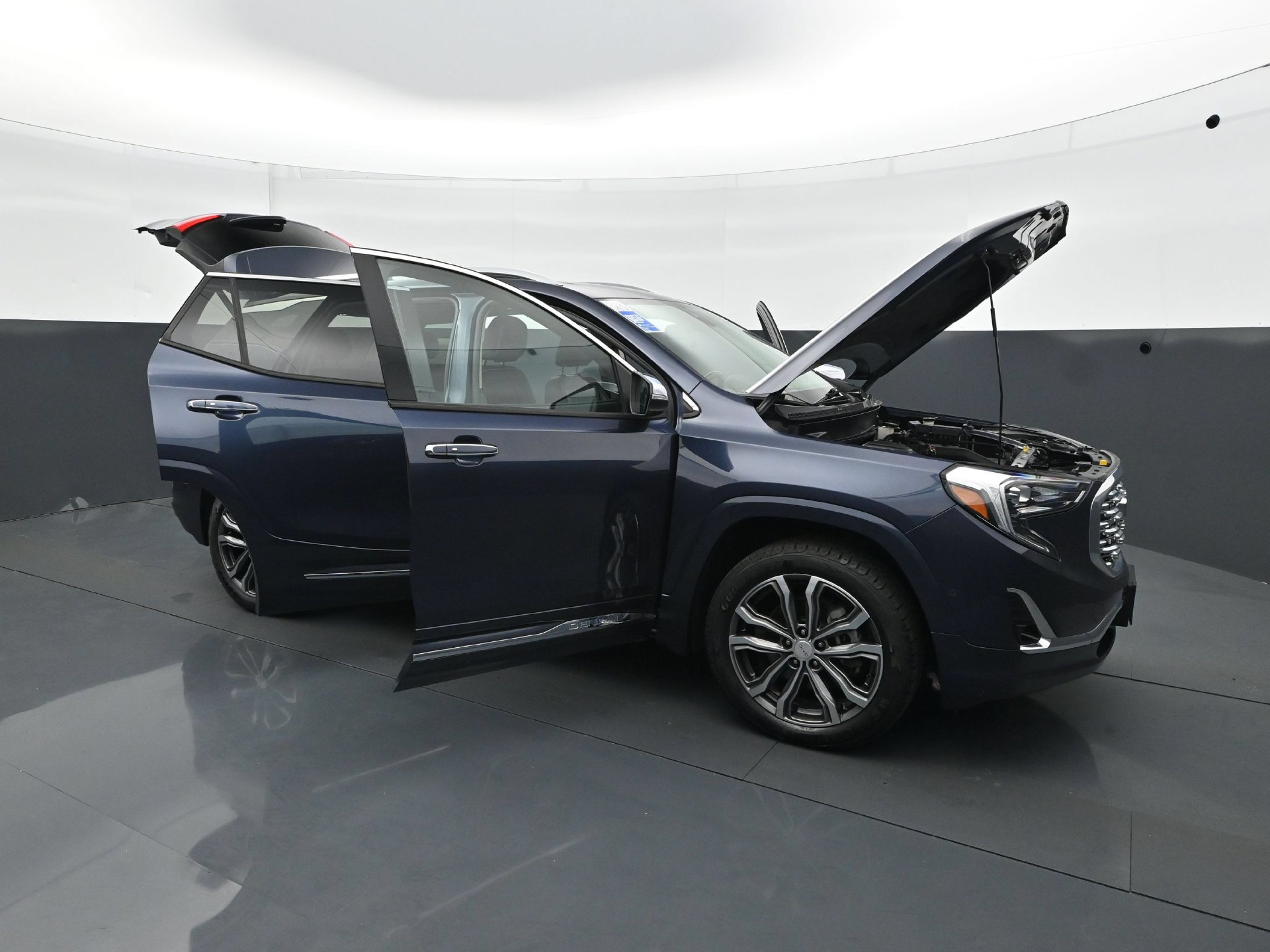 Used 2018 GMC Terrain Denali w/ Advanced Safety Package AWD/4WD image 39