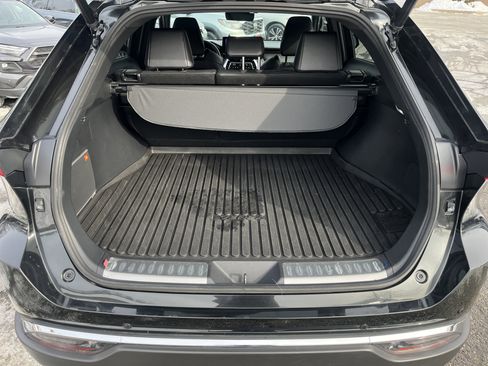 Used 2023 Toyota Venza Limited image 12