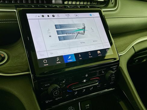 Used 2023 Jeep Grand Cherokee Limited image 24