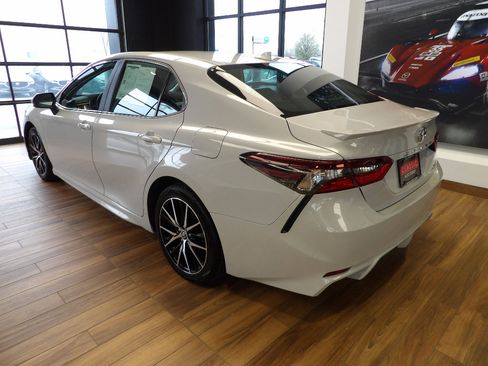 Used 2024 Toyota Camry SE image 8