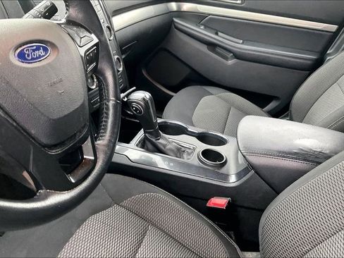 Used 2018 Ford Explorer XLT FWD image 16