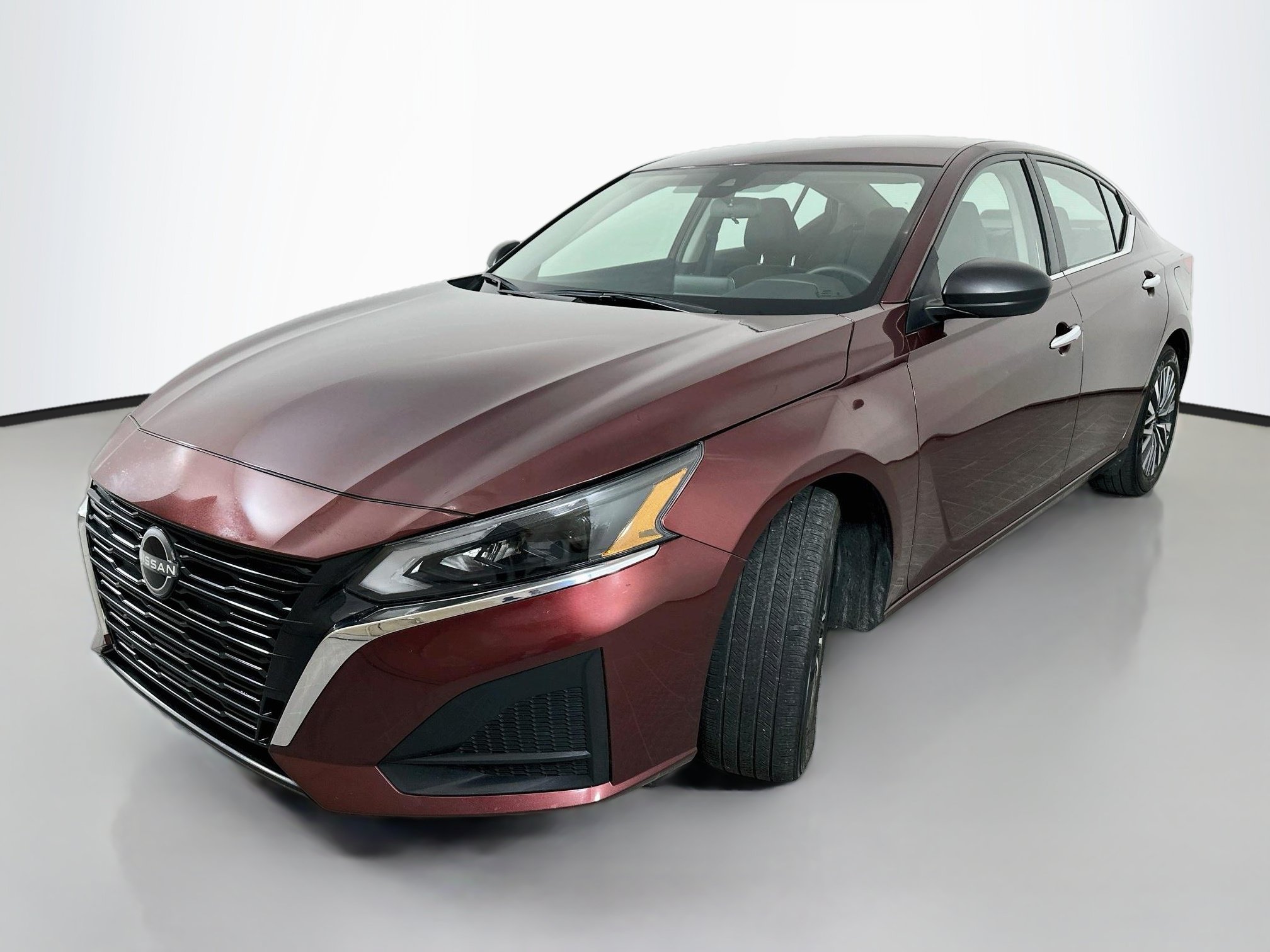Used 2024 Nissan Altima 2.5 SV FWD image 3