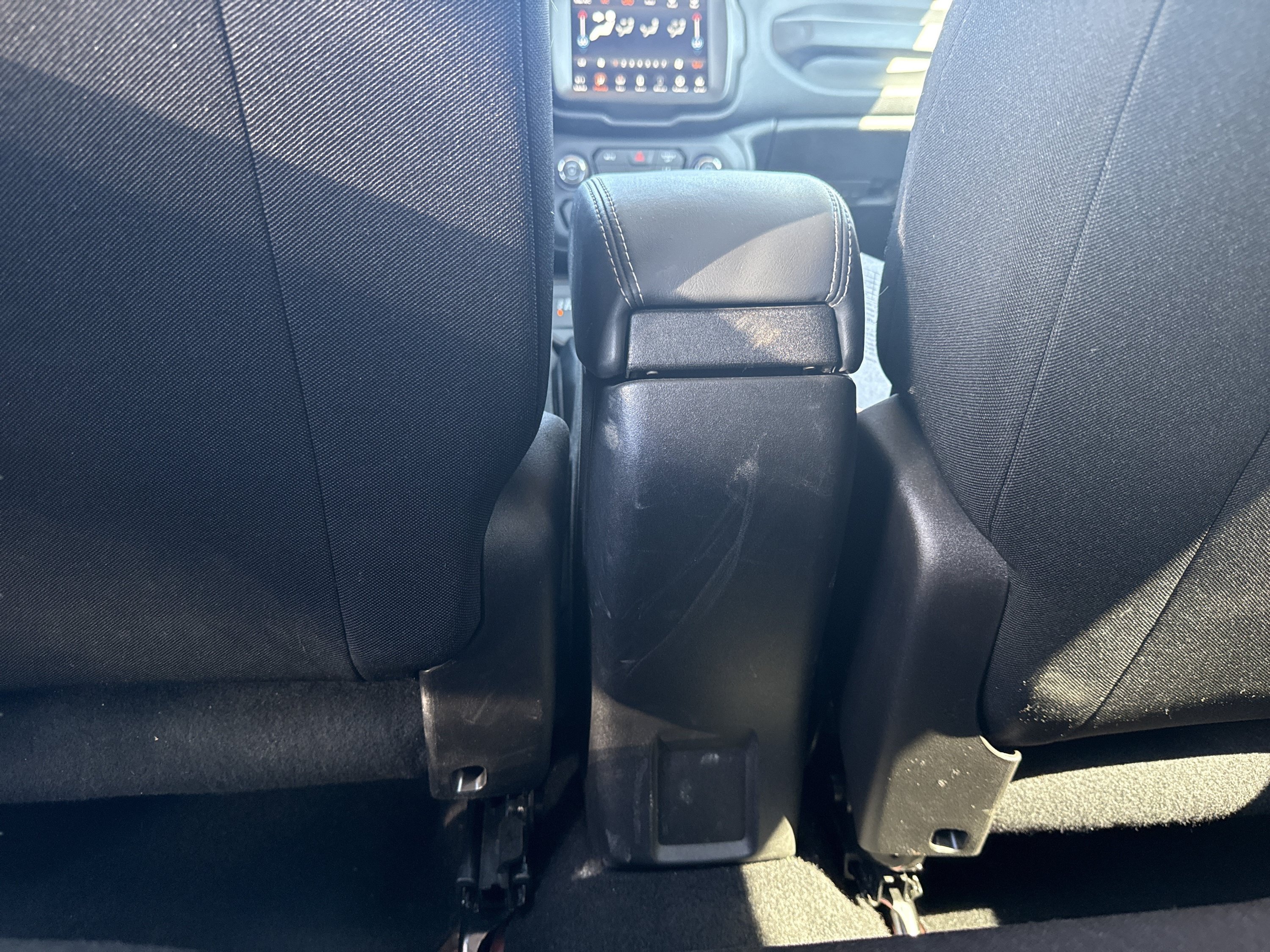 Used 2023 Jeep Renegade Latitude AWD/4WD image 28