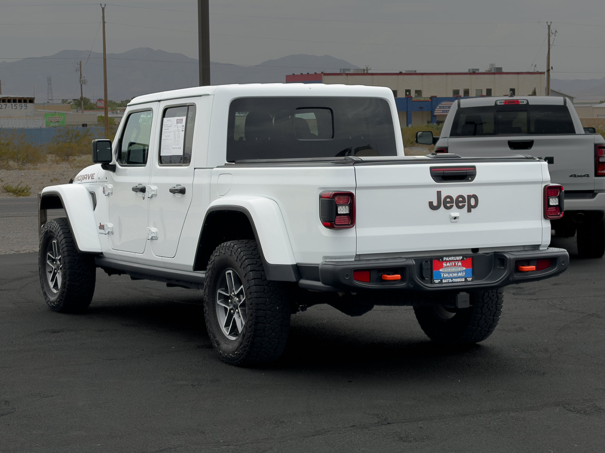 Used 2024 Jeep Gladiator Mojave AWD/4WD image 3