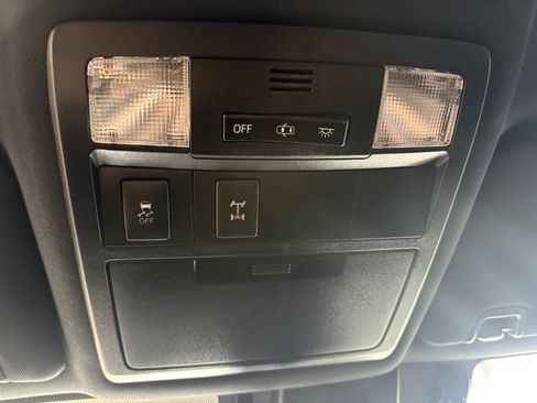 Used 2018 Toyota Tacoma TRD Off-Road w/ Technology Package image 24