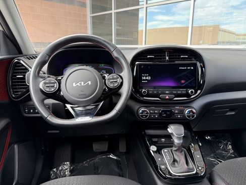 Used 2025 Kia Soul GT-Line w/ GT-Line Technology Package FWD image 16