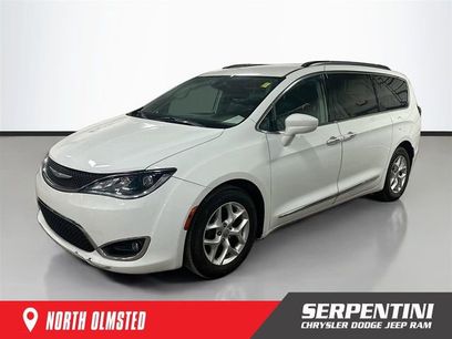 Used 2017 Chrysler Pacifica Touring-L w/ Tire & Wheel Group