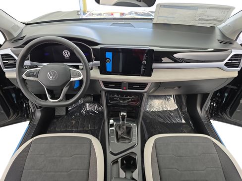 New 2026 Volkswagen Taos SE image 9