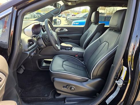 New 2026 Chrysler Pacifica Limited AWD/4WD image 13