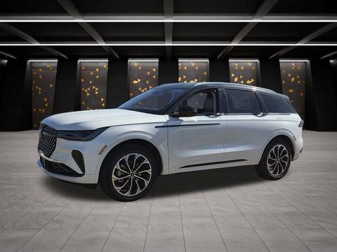 New 2026 Lincoln Nautilus Reserve image 4