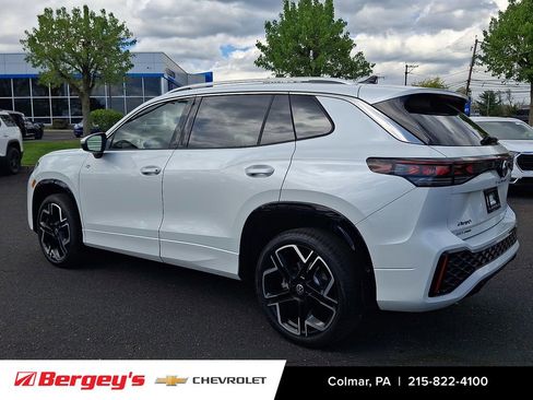 Used 2026 Volkswagen Tiguan SEL R-Line image 8