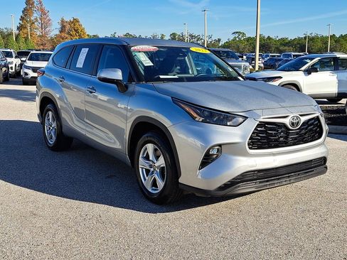 Certified 2023 Toyota Highlander LE image 2