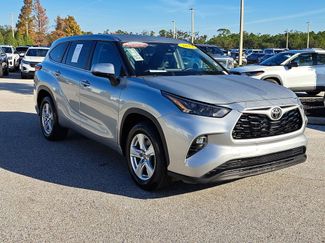 Certified 2023 Toyota Highlander LE video 2