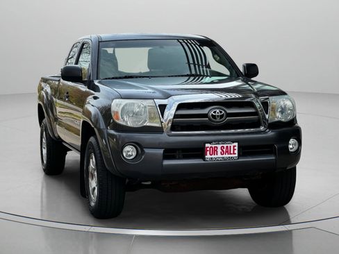 Used 2010 Toyota Tacoma 4x4 Access Cab V6 image 2
