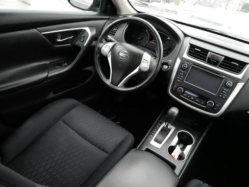 Used 2017 Nissan Altima 2.5 SV w/ Convenience Package image 9