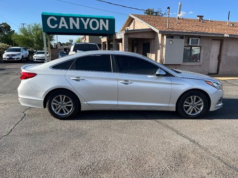 Used 2016 Hyundai Sonata SE FWD image 2