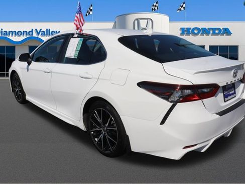 Used 2021 Toyota Camry SE w/ Carpet Mat Package (TMS) FWD image 4