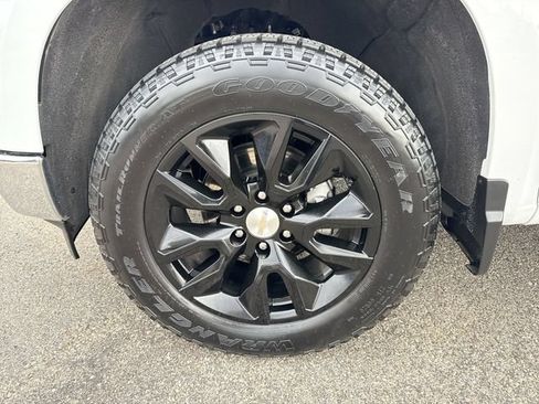Used 2024 Chevrolet Silverado 1500 LT AWD/4WD image 10