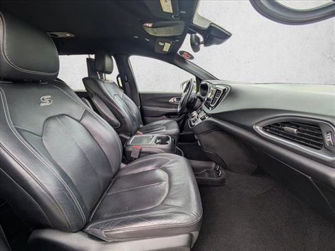Used 2019 Chrysler Pacifica Touring-L Plus w/ Advanced Safetytec Group image 22