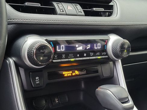 Used 2019 Toyota RAV4 XLE Premium FWD image 28
