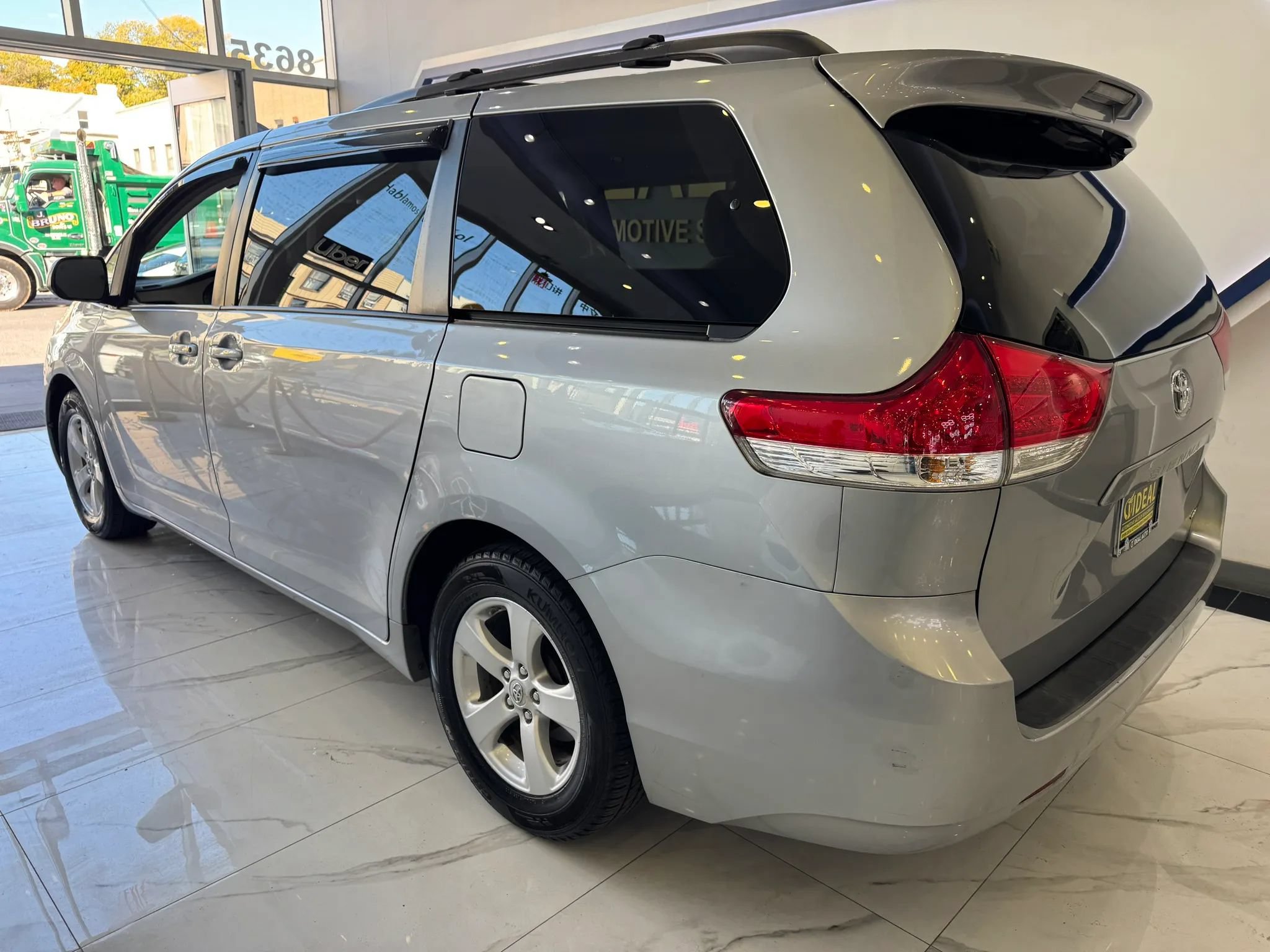 Used 2012 Toyota Sienna LE FWD image 5