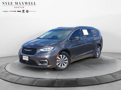 Used 2021 Chrysler Pacifica Touring-L w/ Uconnect Theater Family Group