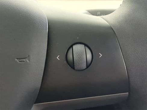 Used 2023 Tesla Model 3 Standard Range image 25