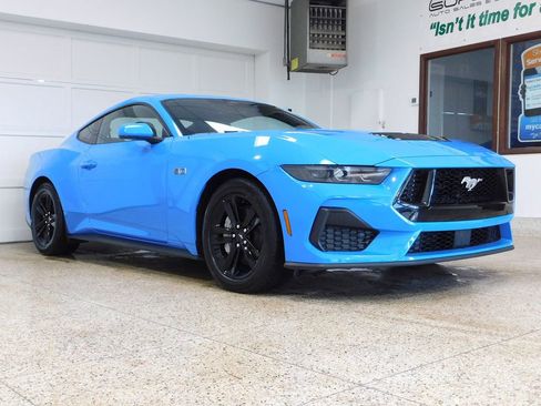 Used 2025 Ford Mustang GT RWD image 5