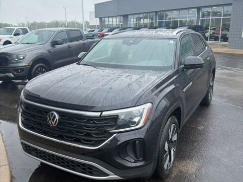 Used 2024 Volkswagen Atlas Cross Sport SE AWD/4WD image 2