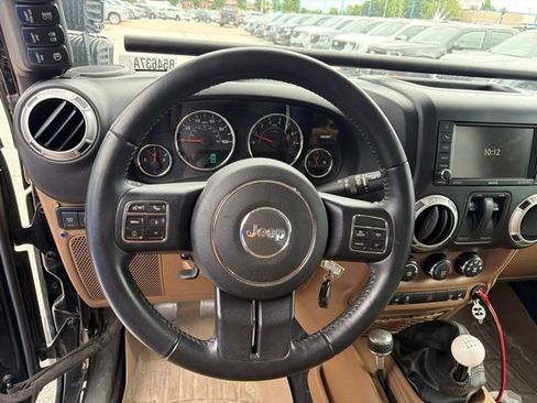 Used 2017 Jeep Wrangler Rubicon w/ Power Convenience Group AWD/4WD image 24