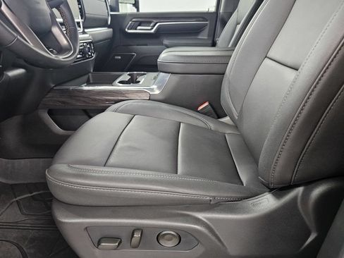 Used 2026 Chevrolet Silverado 2500 LTZ w/ LTZ Convenience Package AWD/4WD image 16