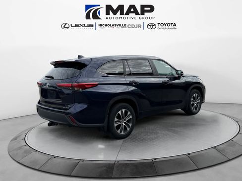 Used 2023 Toyota Highlander XLE image 5