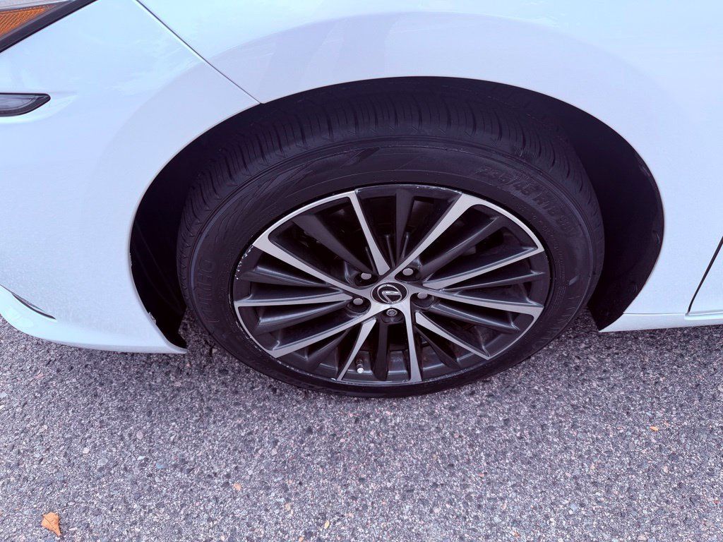 Certified 2025 Lexus ES 300h w/ Premium Package FWD image 16