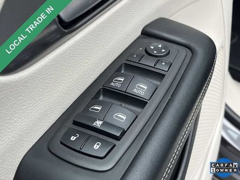 Used 2022 Chrysler Pacifica Touring-L FWD image 26